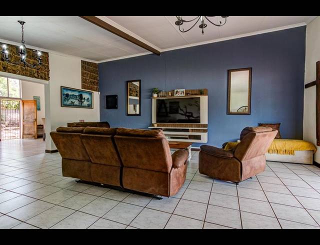 4 BEDROOM HOUSE FOR SALE IN BONAERO PARK